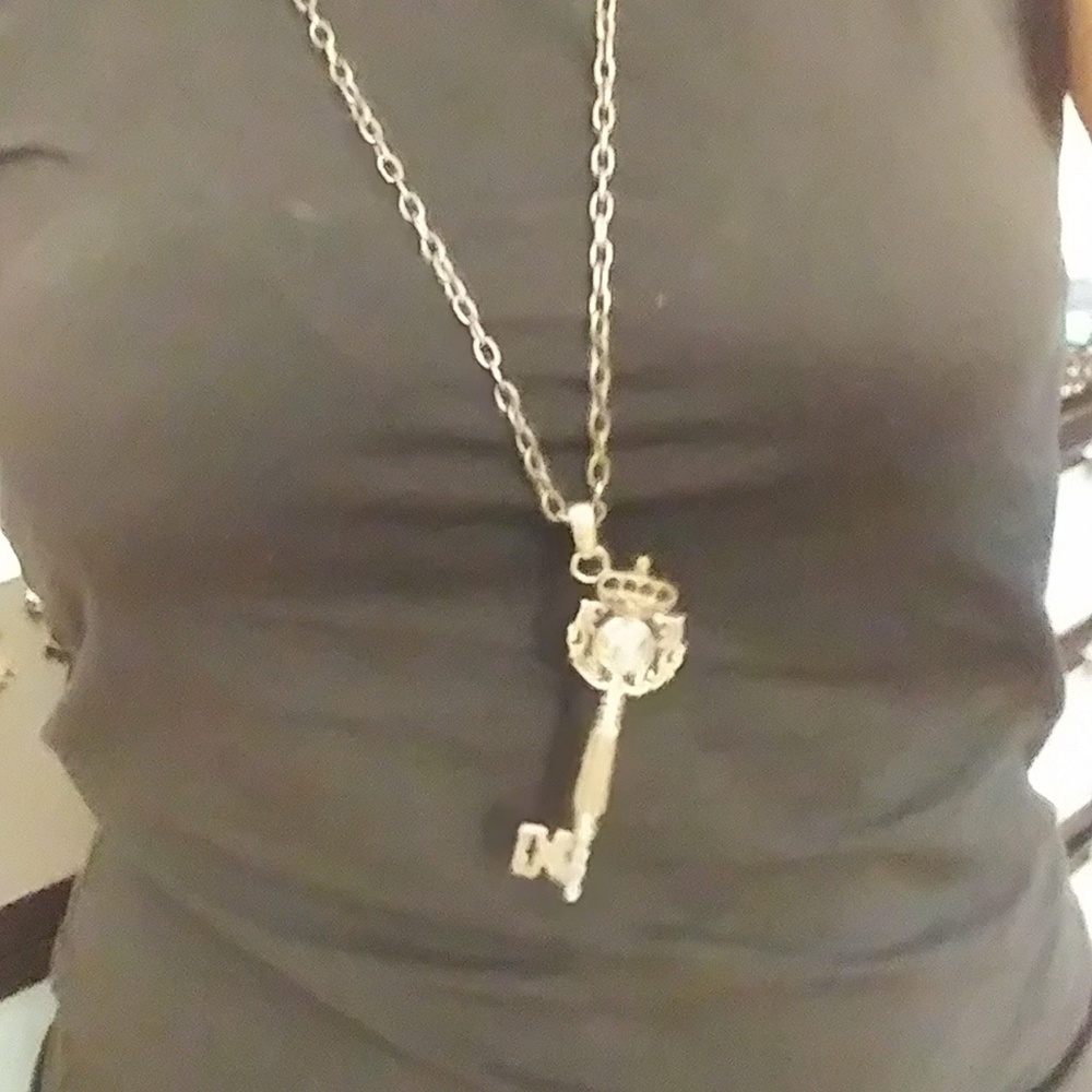Skeleton Key Necklace - Picture 4 of 4